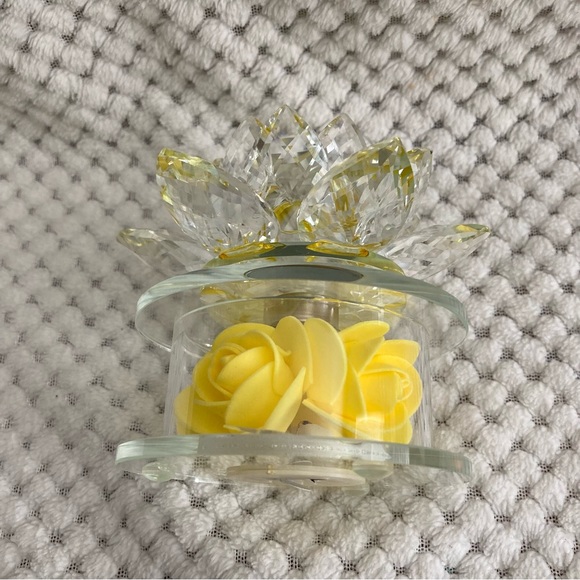 Handmade Crystal Yellow LED Light-up Rotating Lotus Flower - Picture 4 of 6